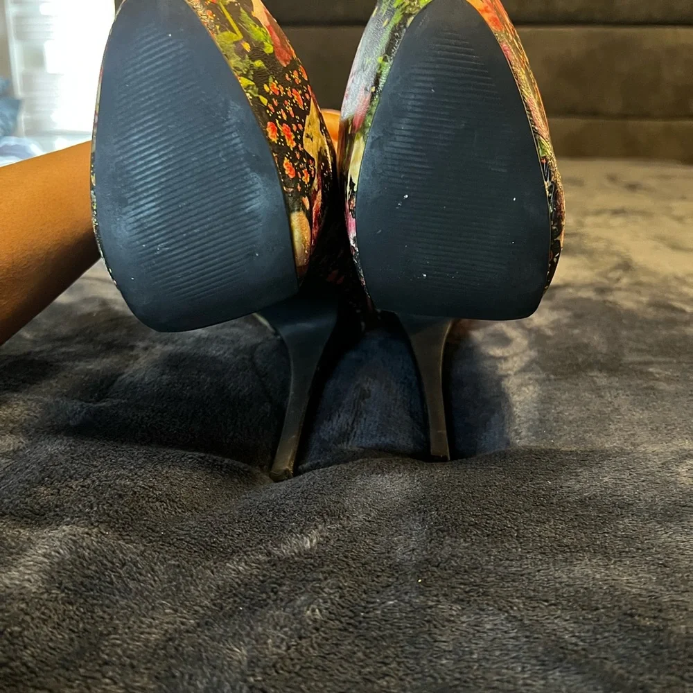 Floral Platform Madison‎ by Shoedazzle Roxy Heels Size 9.5 Women’s